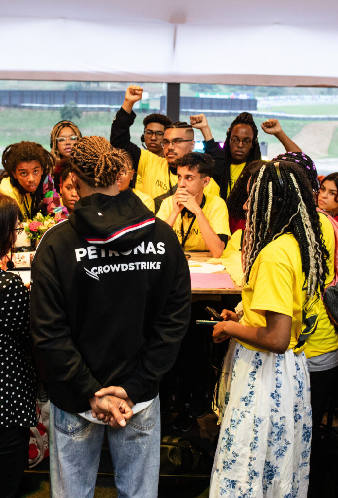 Mission 44 welcomes 60 young Brazilians to the São Paulo Grand Prix
